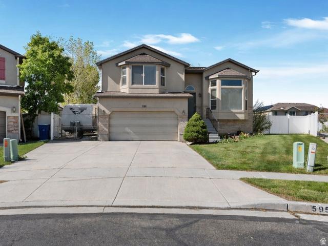 Welcome to 595 Banbury Circle, a well-maintained split-level home loca – image 1