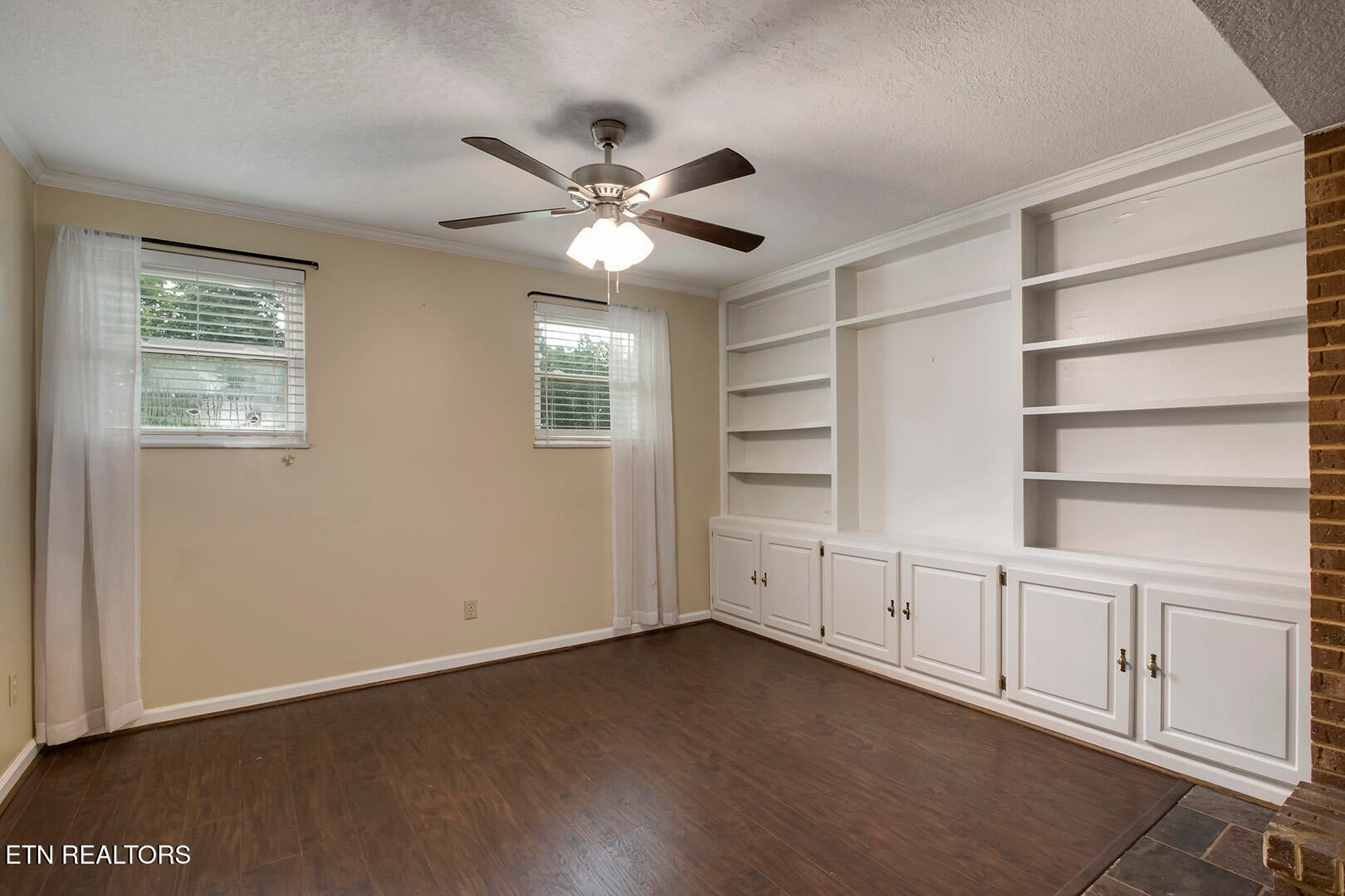 Are you looking for a wonderful home in a desired subdivision in a gre – image 10
