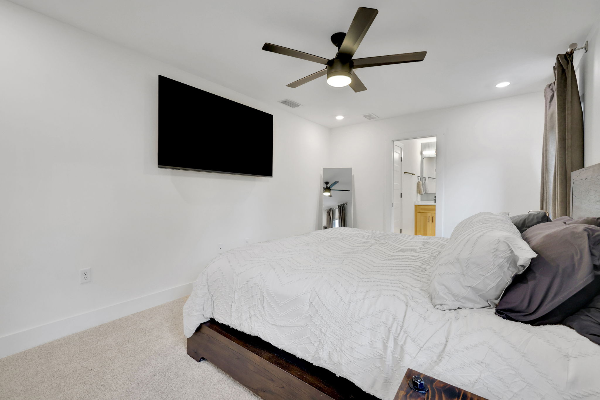 Experience the ultimate coastal lifestyle in this stunning Jacksonvill – image 21