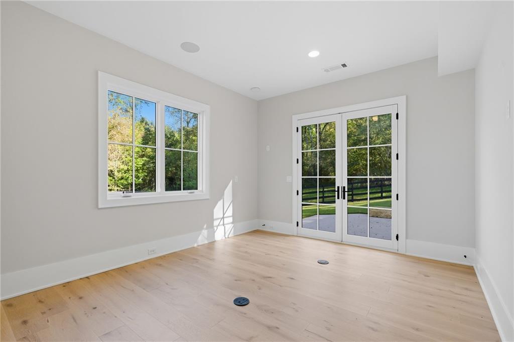 Beautiful Custom Home on gorgeous estate lot in exclusive Milton. This – image 45