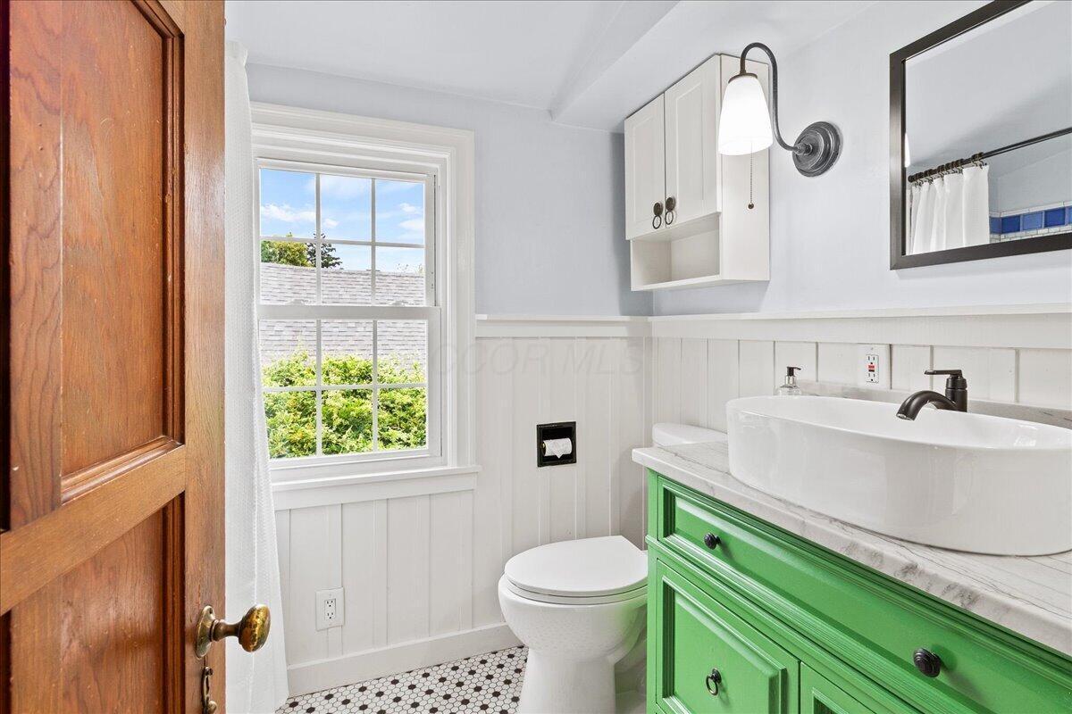 107 107 N Stanwood Road, Bexley, Ohio, 43209, USA, 4 Bedrooms Bedrooms, ,2 BathroomsBathrooms,Residential,For Sale,107 N Stanwood Road,226021121
