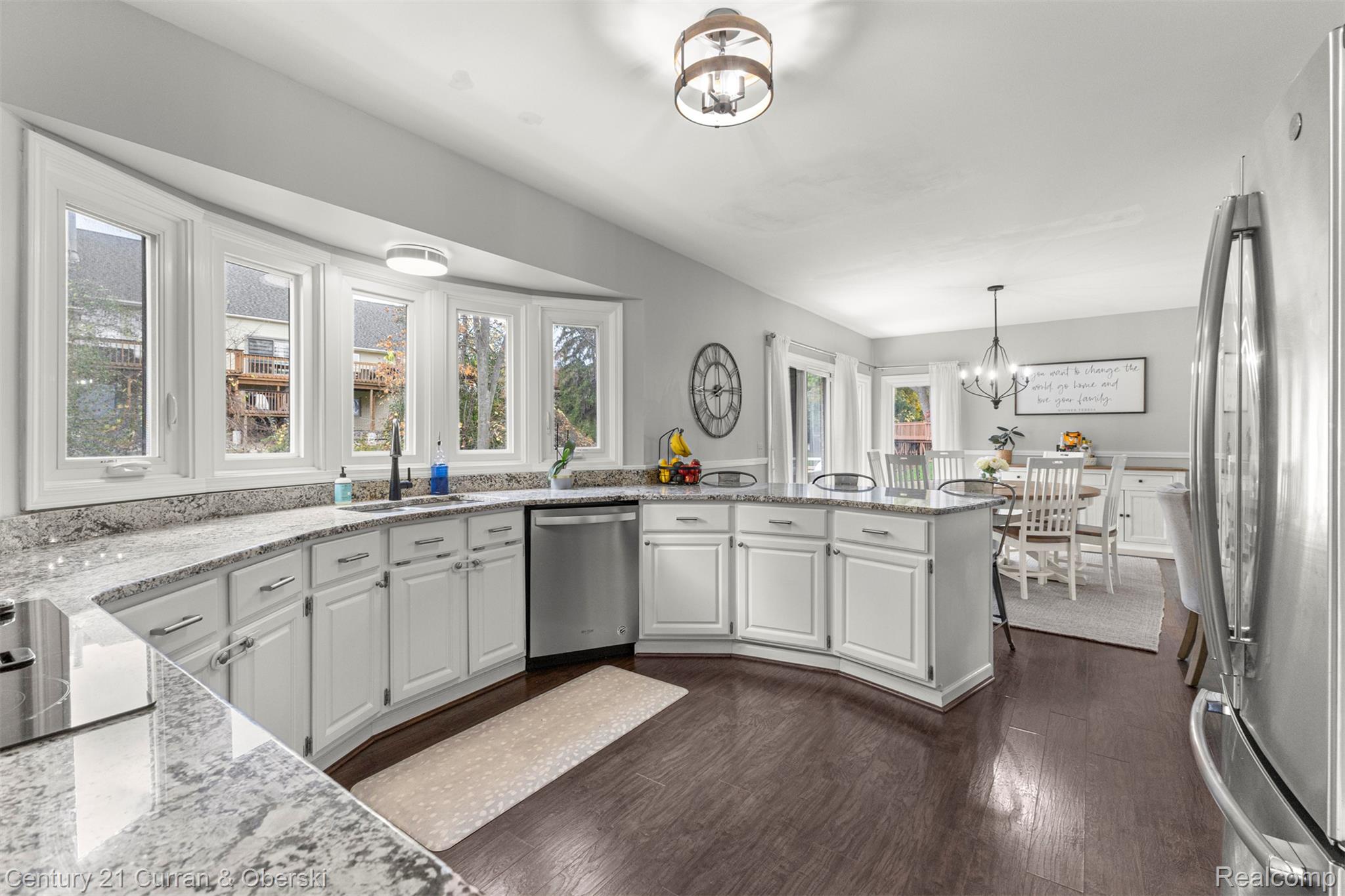 Welcome to 30999 Sudbury Street in Farmington Hills. This beautifully – image 21