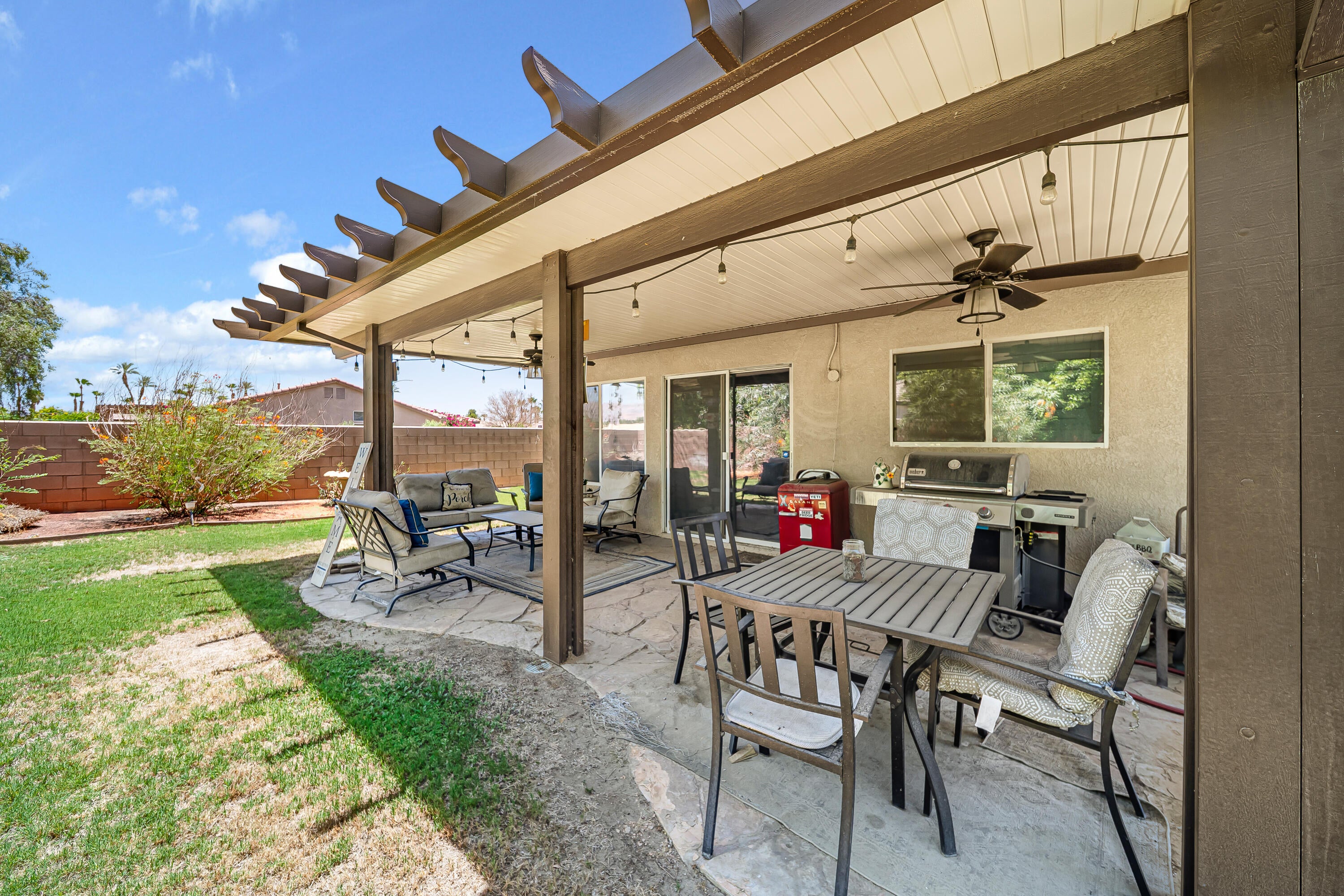 Welcome to this beautiful home in the highly desirable Villa Montego c – image 30