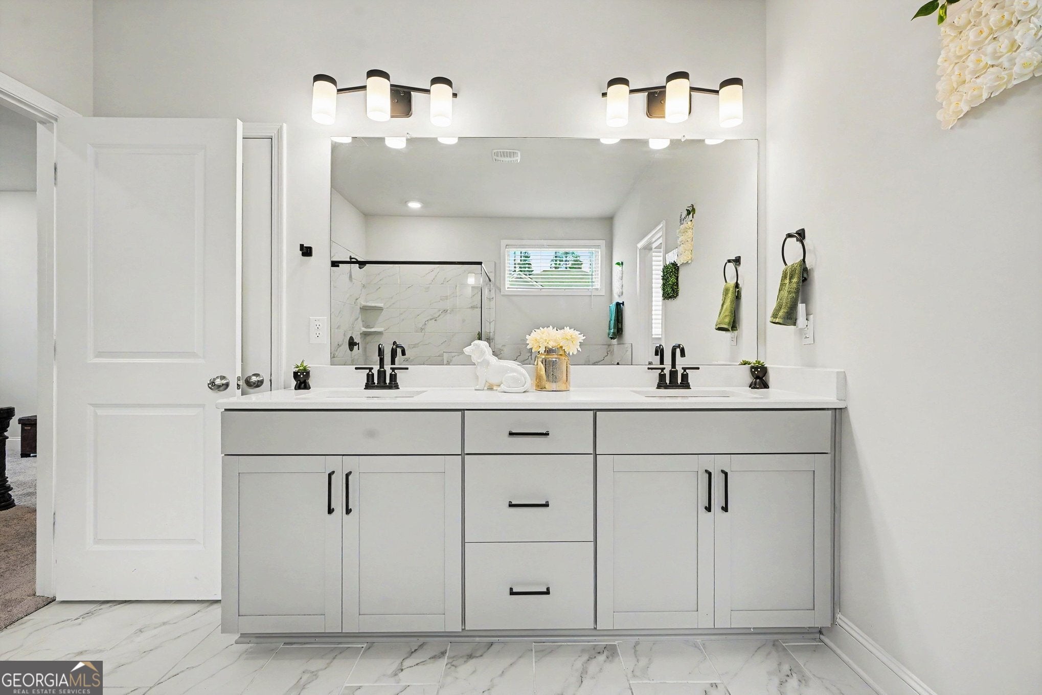 5 BEDROOM/3.5 BATH and over 3100 SF! This lovely like new double cul d – image 21