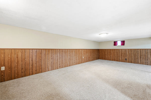 Welcome to this beautiful home that’s gleaming with pride and perfecti – image 48