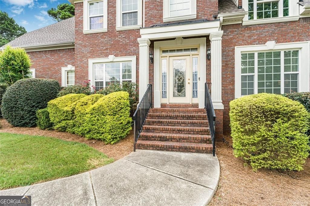 Welcome to 101 Lumby Lane, a stunning 4-sided brick residence in the s – image 5