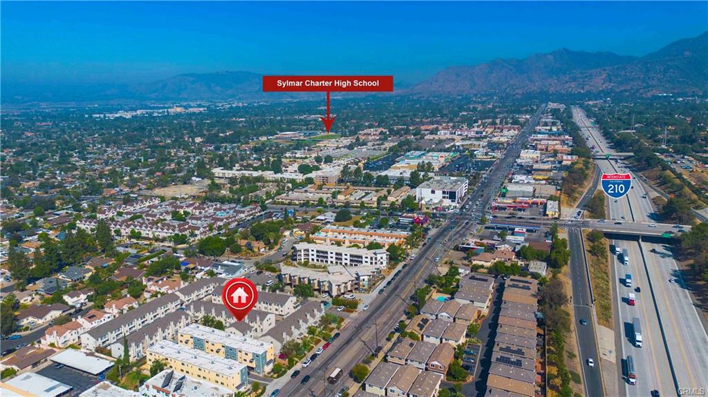 Beautiful condominium with 3 bedrooms and 3 bathrooms. A place for a h – image 16