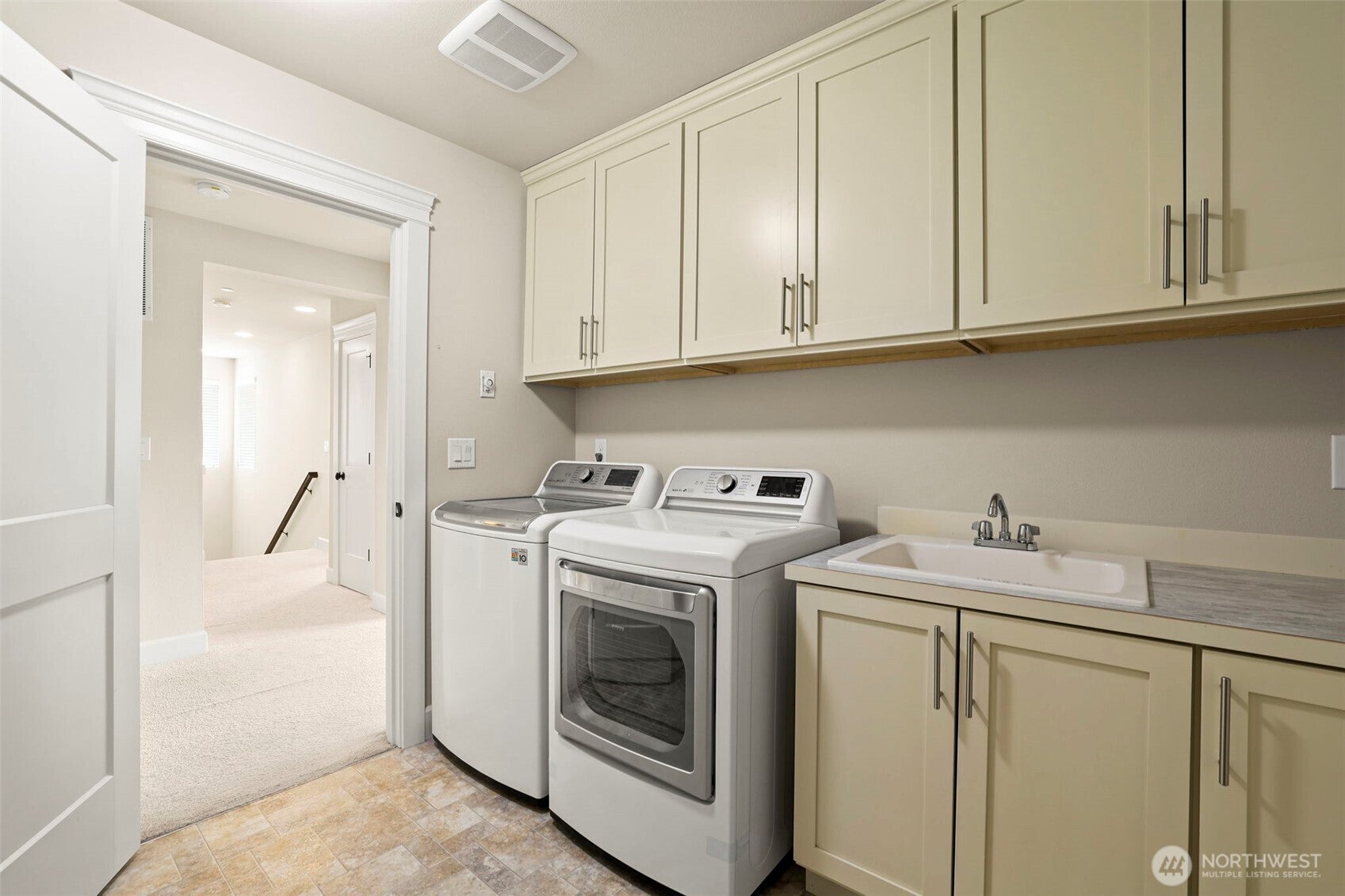 Welcome to this beautifully designed Sagebrook Lane home in Bothell Ca – image 21
