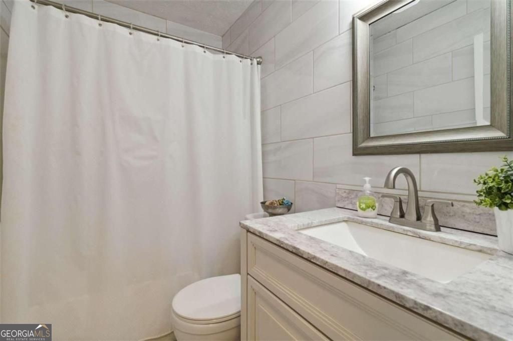 One plus acre in Milton! Purchase this ranch home that is located in c – image 7