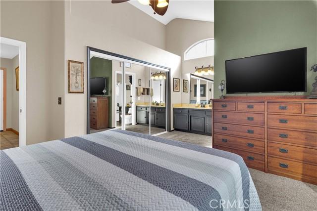 Charming, comfortable, and move-in readythis beautifully updated 3 bed – image 11