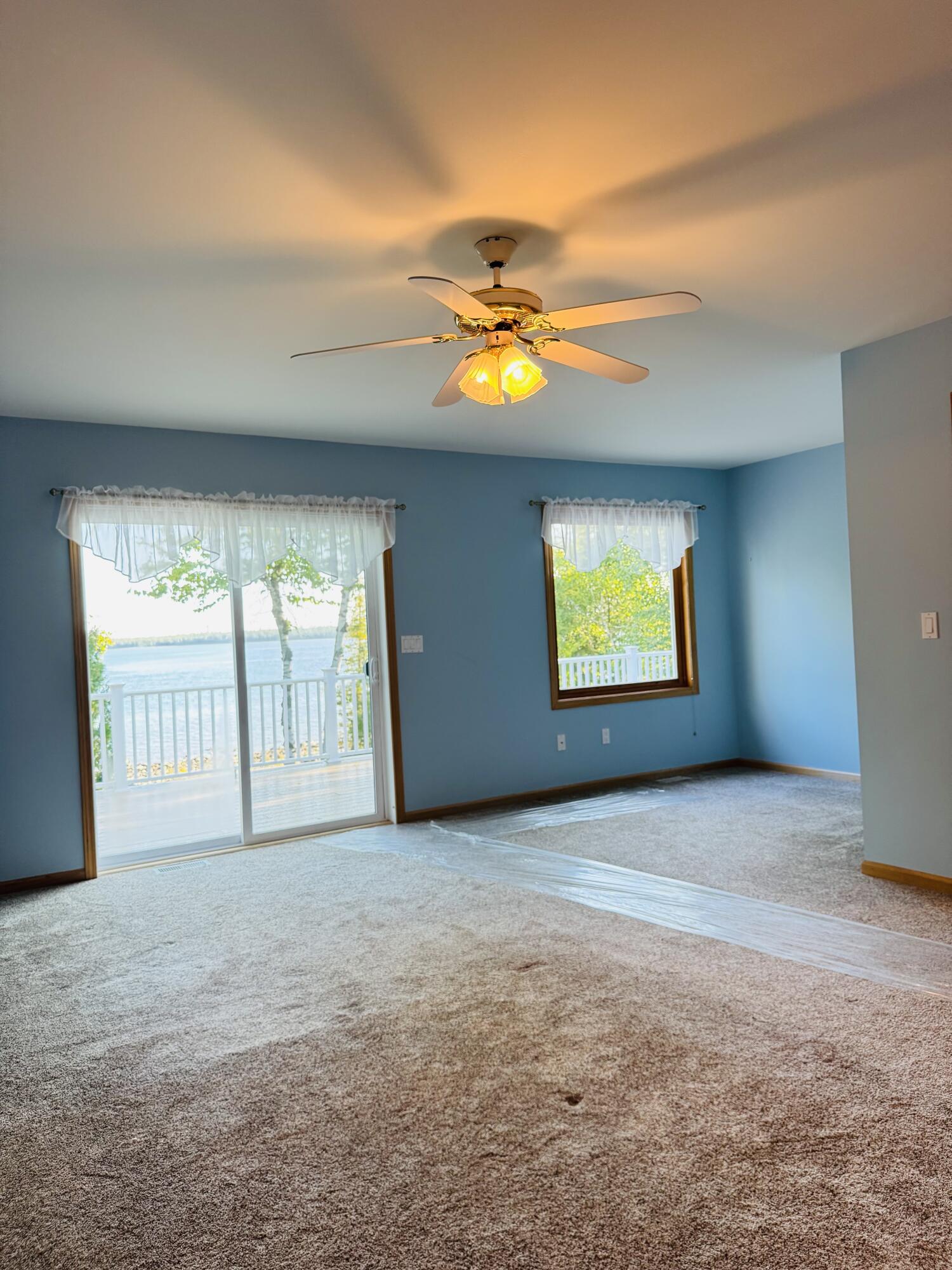 This one-owner ranch home on Lake Huron offers a perfect blend of comf – image 15