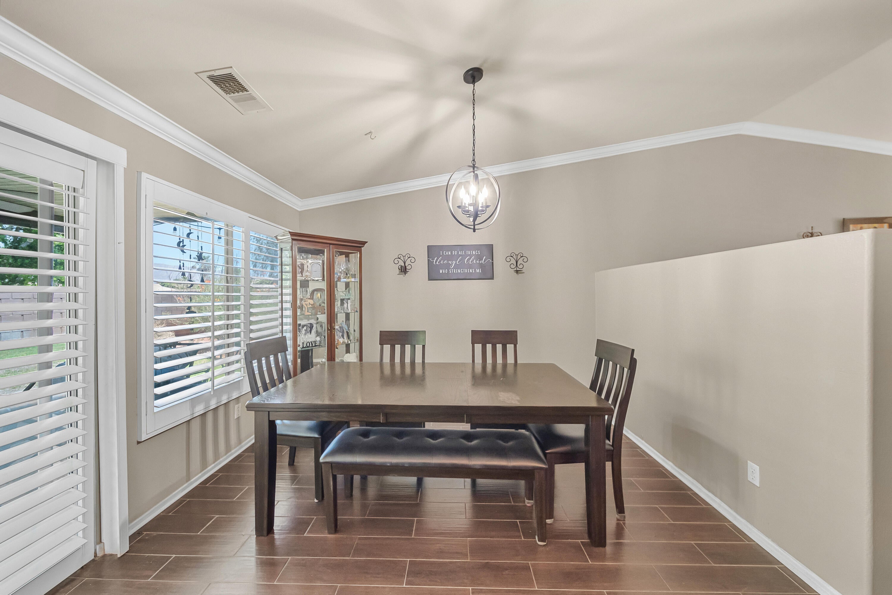 Welcome to this beautiful home in the highly desirable Villa Montego c – image 8