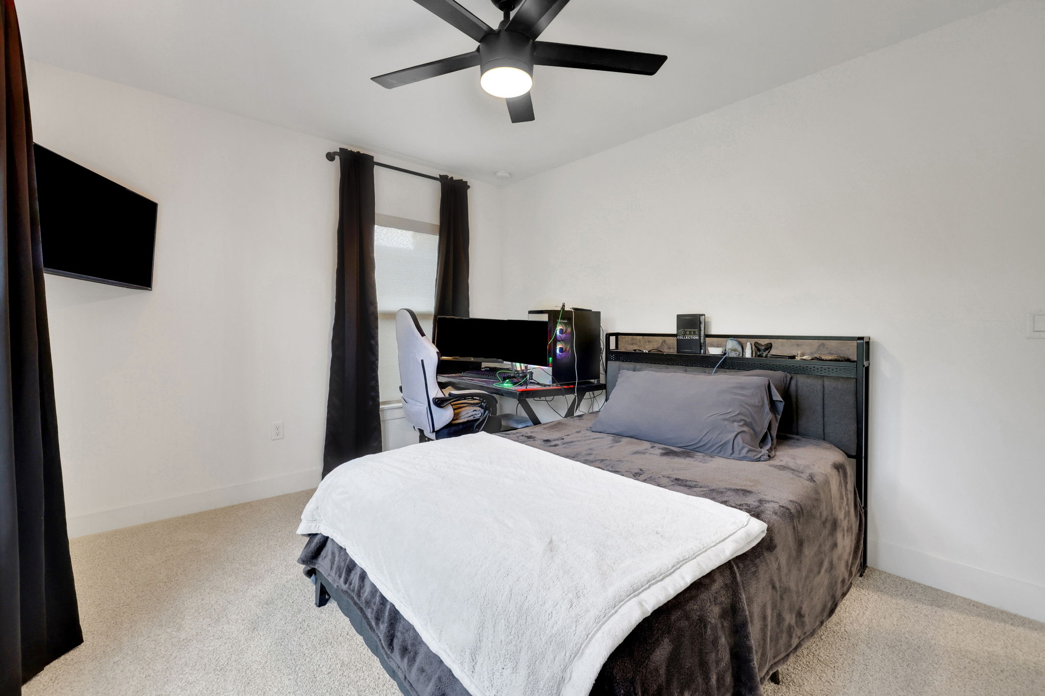 Experience the ultimate coastal lifestyle in this stunning Jacksonvill – image 28