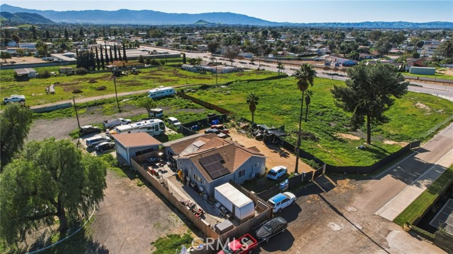 Exceptional mixed-use / commercial opportunity on an expansive approxi – image 9