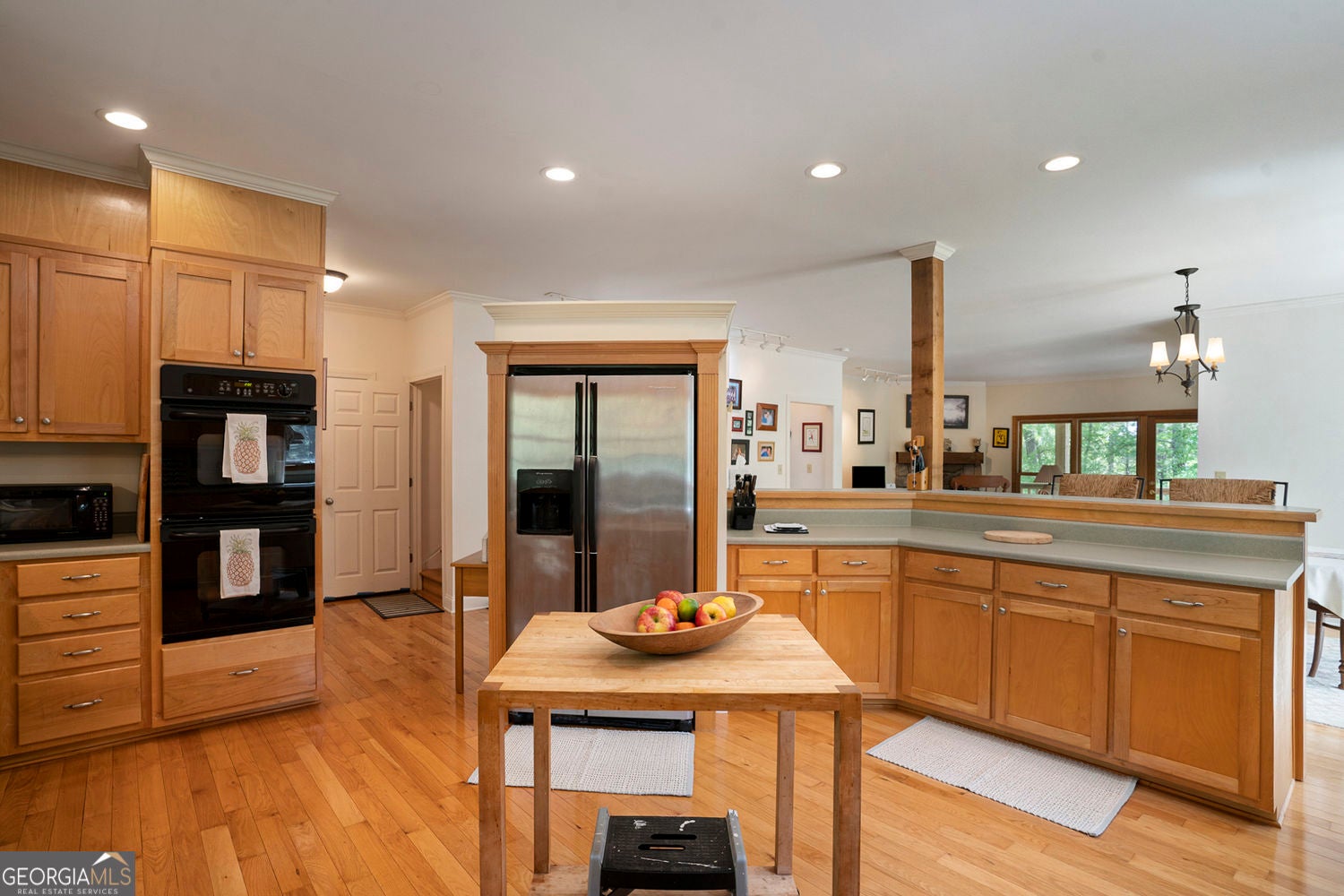 Experience the epitome of country living on this expansive 10+ acre pr – image 9