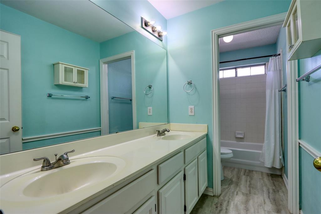 6521 6521 Lynch Lane, Garland, Texas, 75044, USA, 5 Bedrooms Bedrooms, ,4 BathroomsBathrooms,Residential,For Sale,6521 Lynch Lane,21163465