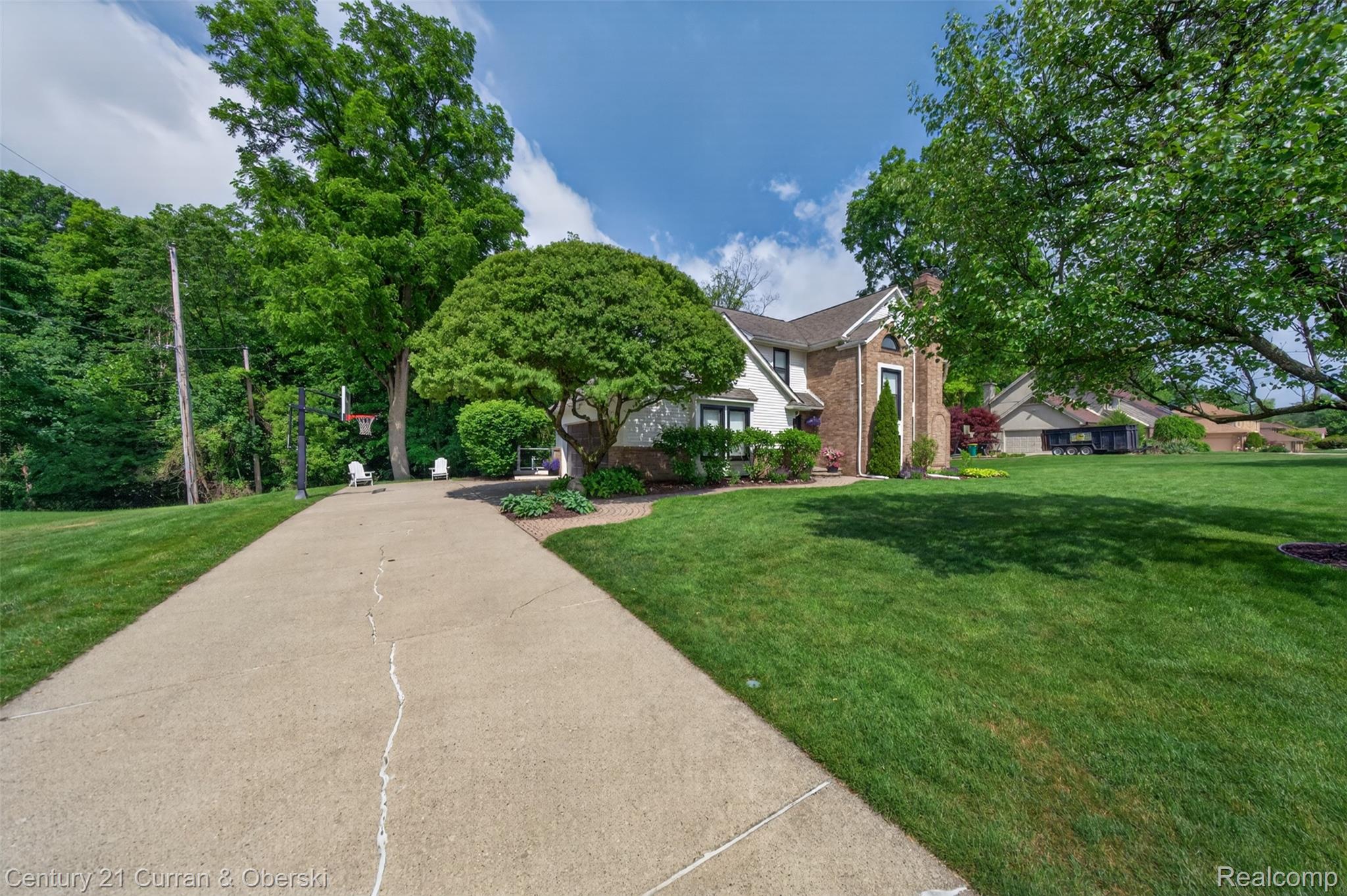 Welcome to 30999 Sudbury Street in Farmington Hills. This beautifully – image 66