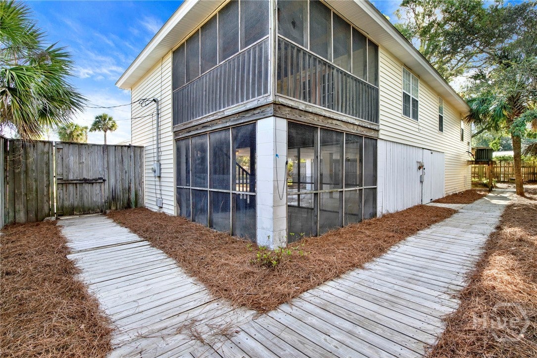 Located in the heart of Tybee Island, 407 7th Street offers the perfec – image 75