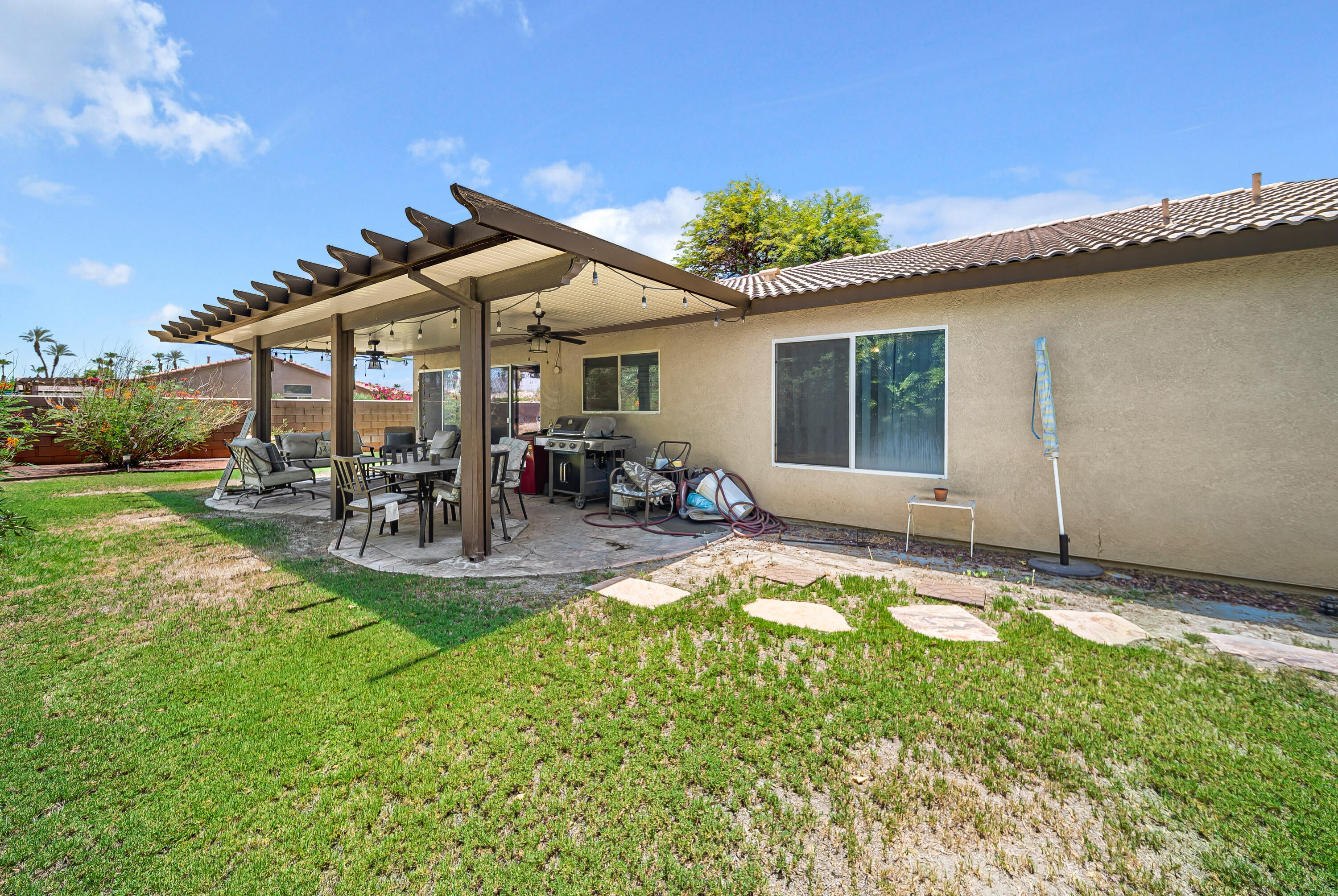 Welcome to this beautiful home in the highly desirable Villa Montego c – image 33