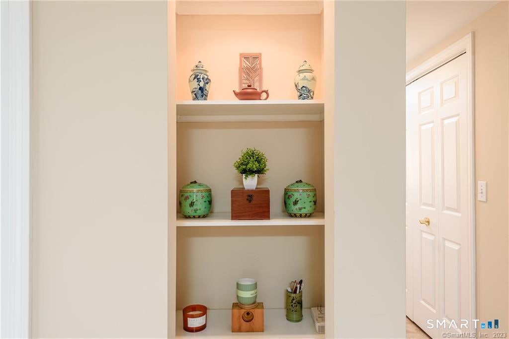 SPECTACULARLY DESIRABLE LOCATION! This rare-to-market single family is – image 28