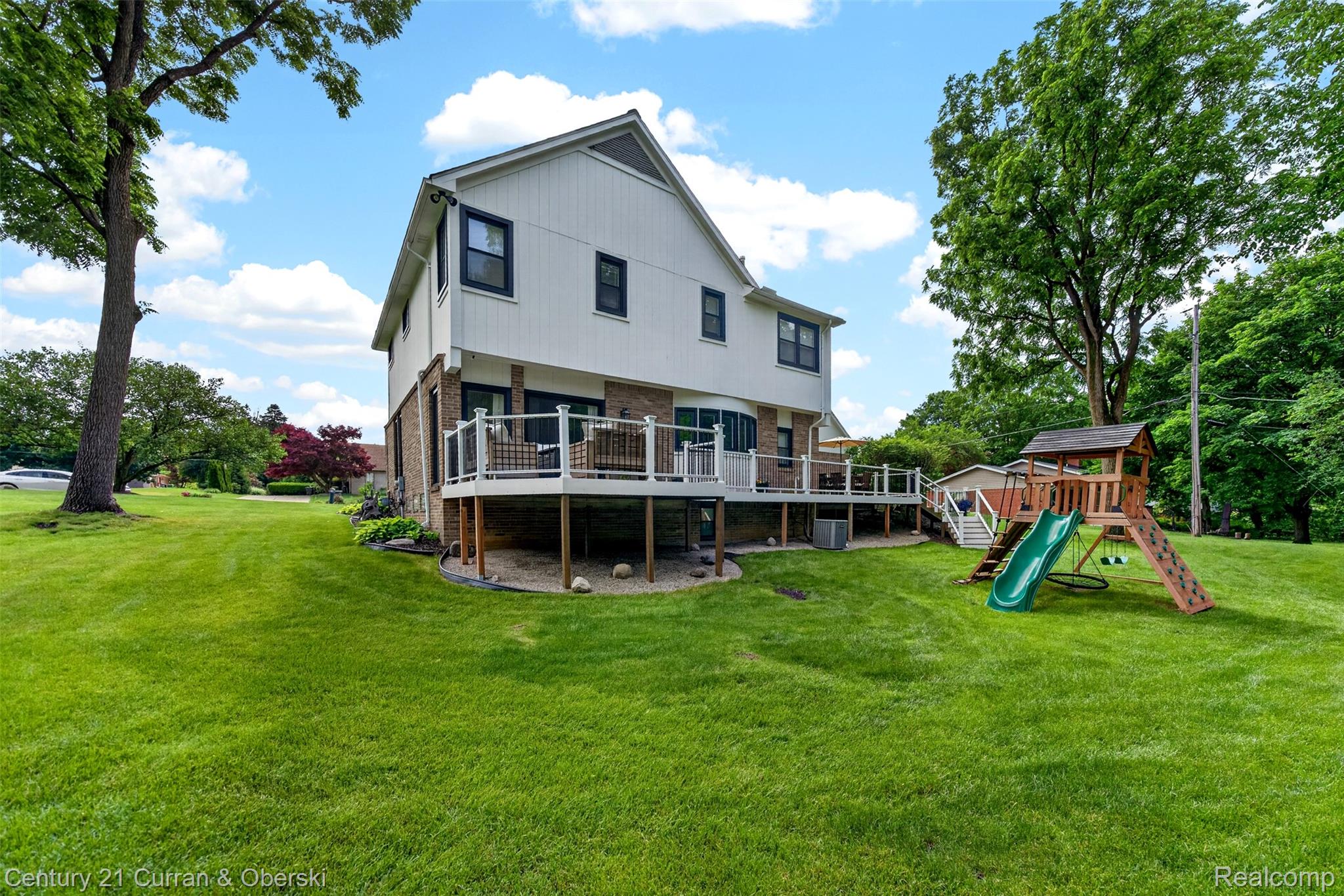 Welcome to 30999 Sudbury Street in Farmington Hills. This beautifully – image 67
