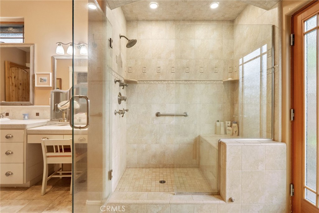 Located on the desirable West Side of Paso Robles, this custom-built 2 – image 23