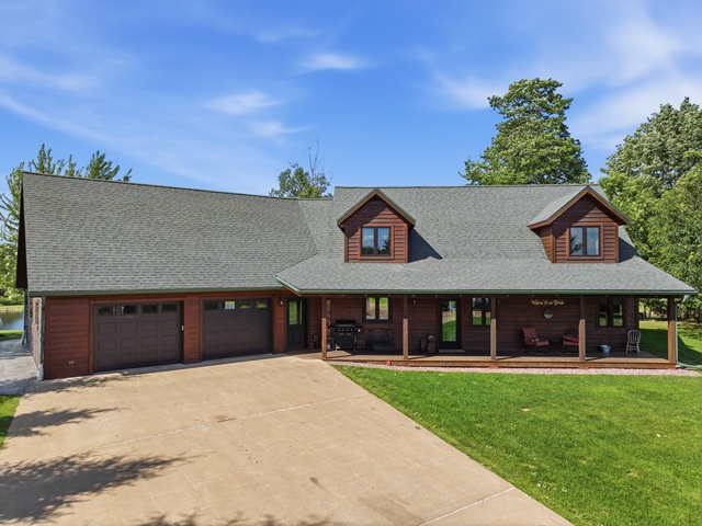 Your country oasis awaits! Once you see this beautiful home situated d – image 1