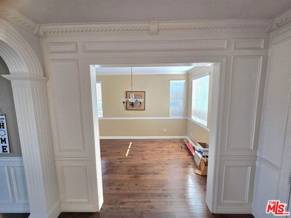 Stunning 5-bedroom, 4-bathroom, 2-story single-family home in the high – image 5