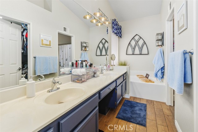 Beautiful move-in ready POOL home in the highly desirable Serenade Com – image 22