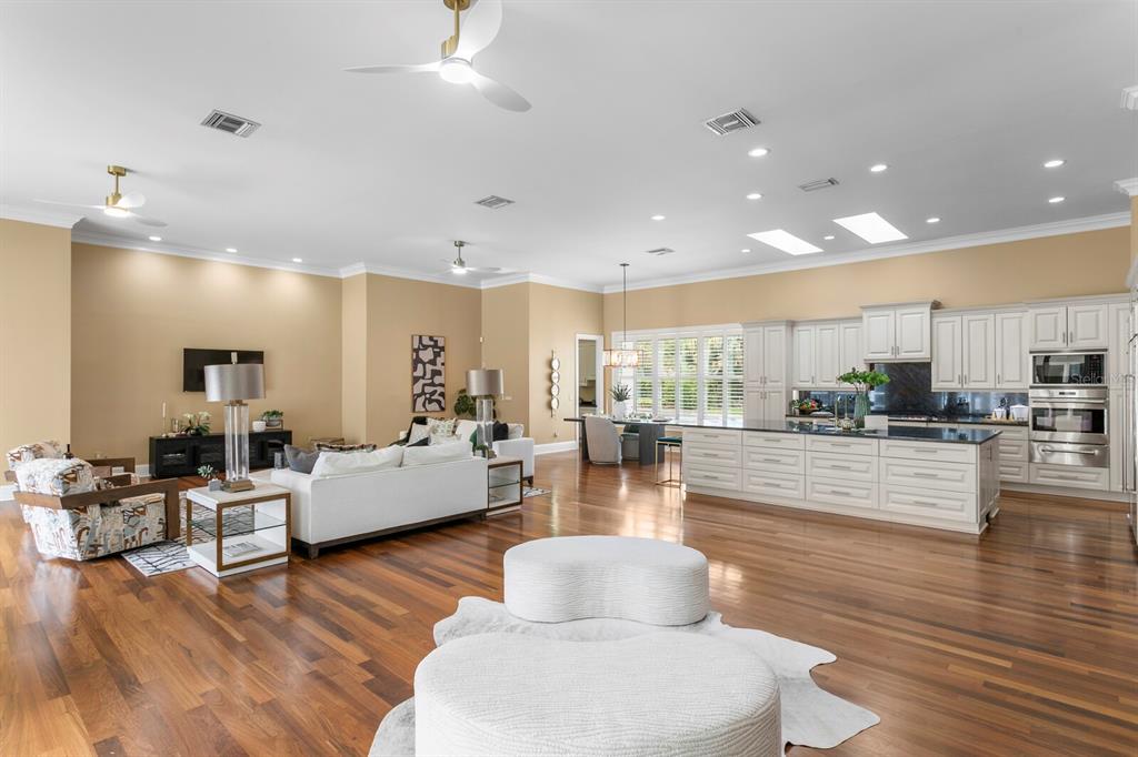This spectacular custom executive home is situated in Avila, Tampa Bay – image 18