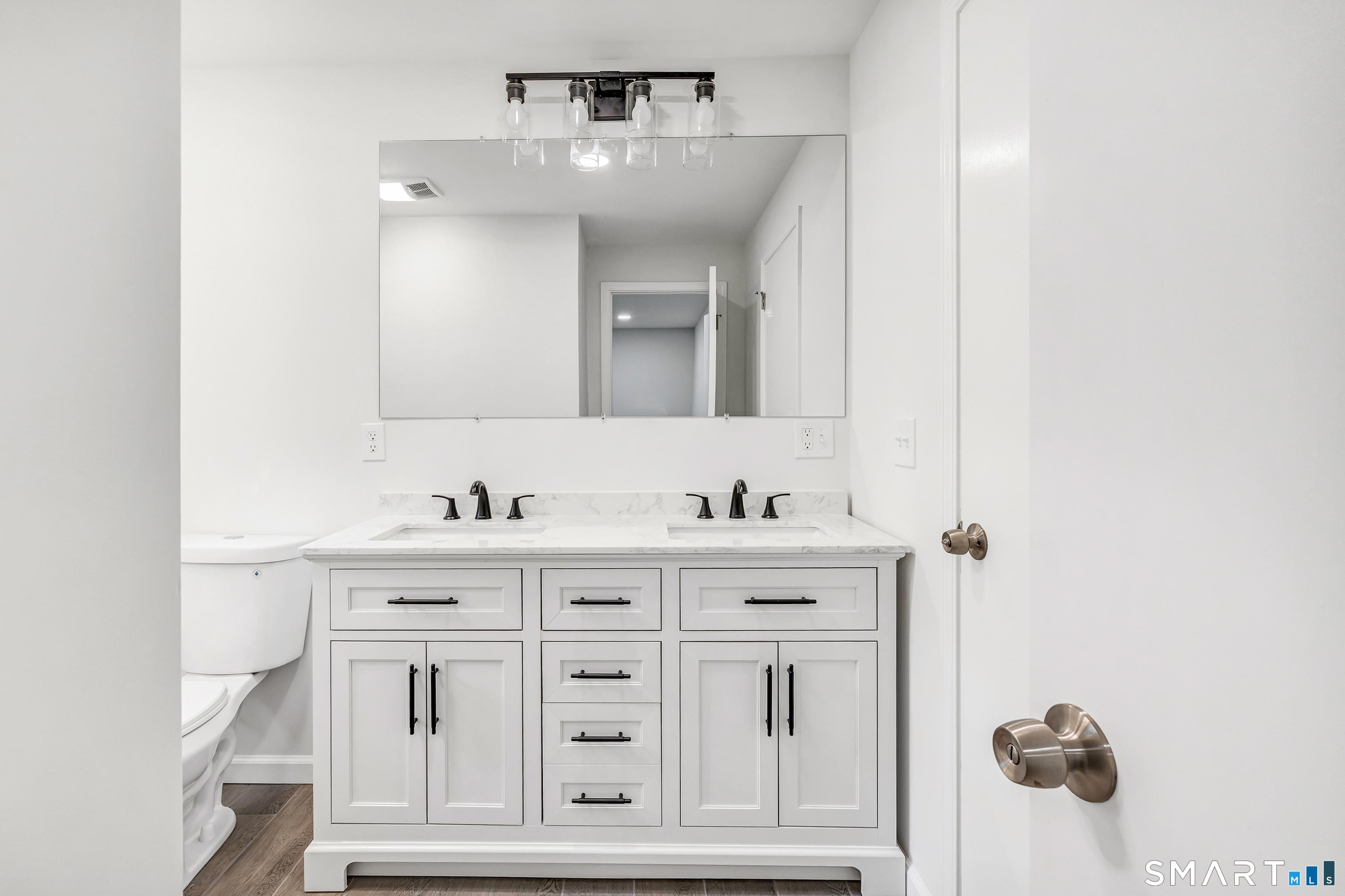 Welcome to 7 Longview Road, located in the desirable Sandy Hook sectio – image 19