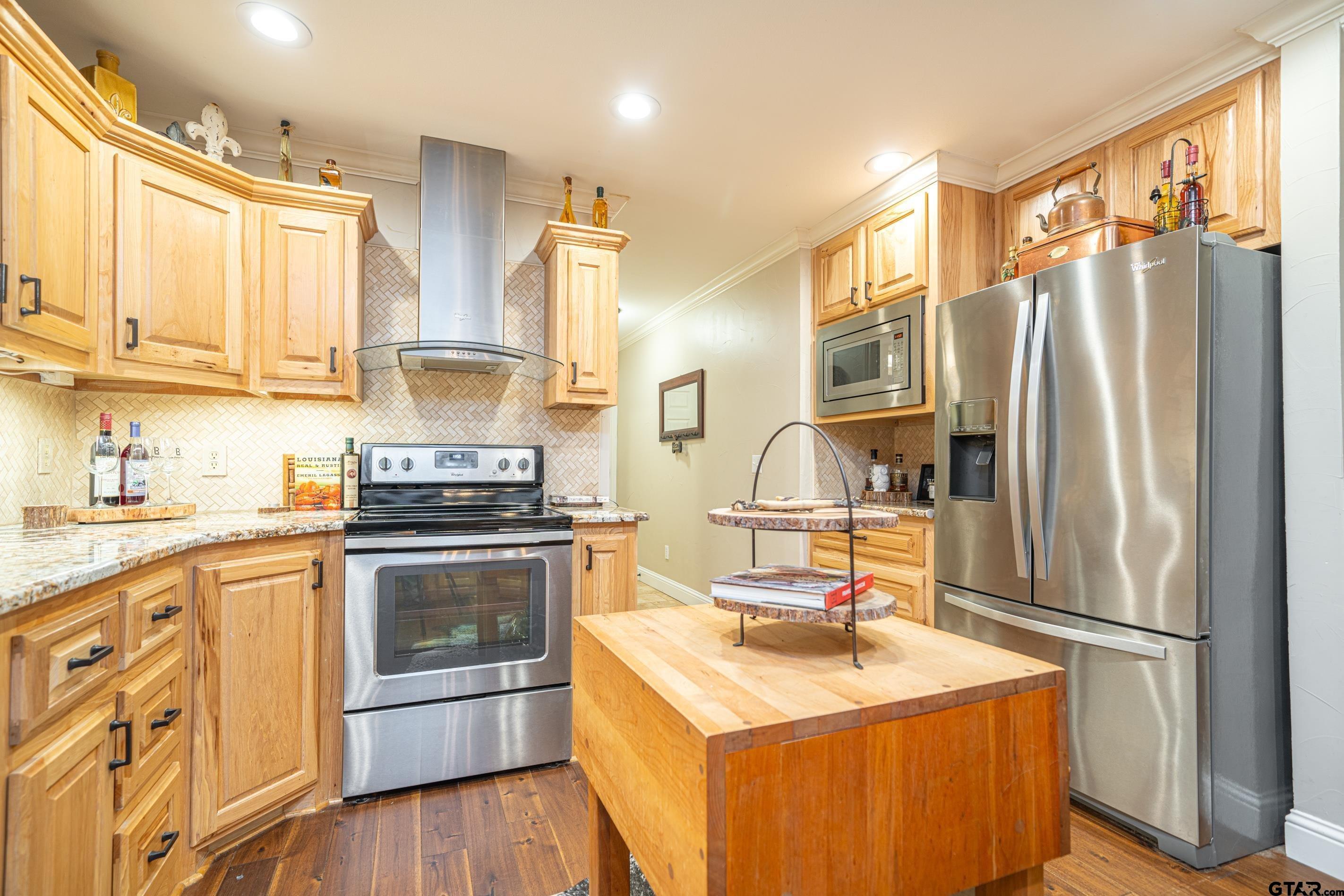 Located in the sought-after Tall Tree subdivision just across the stre – image 10