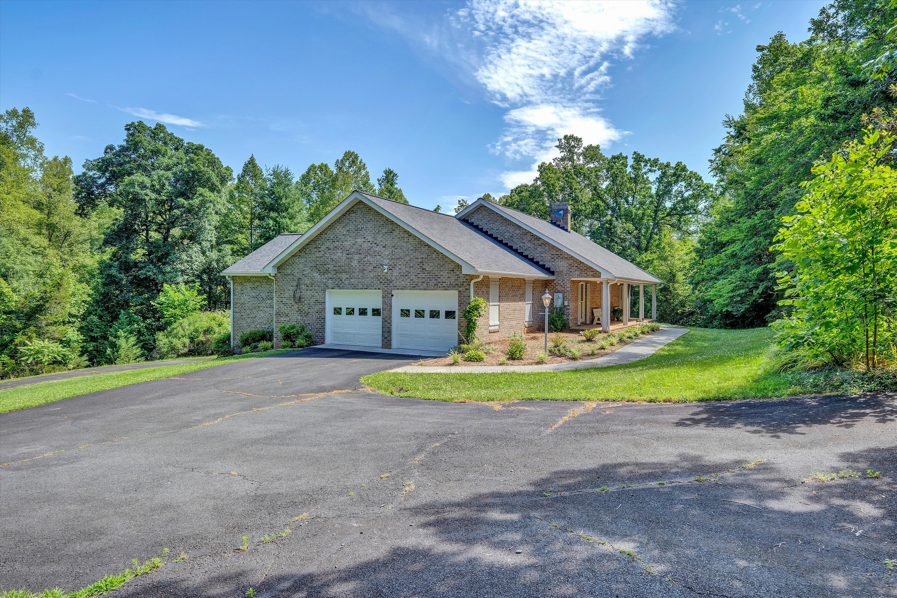 Custom-built and beautifully maintained, this 3-bedroom, 2-bath home o – image 4