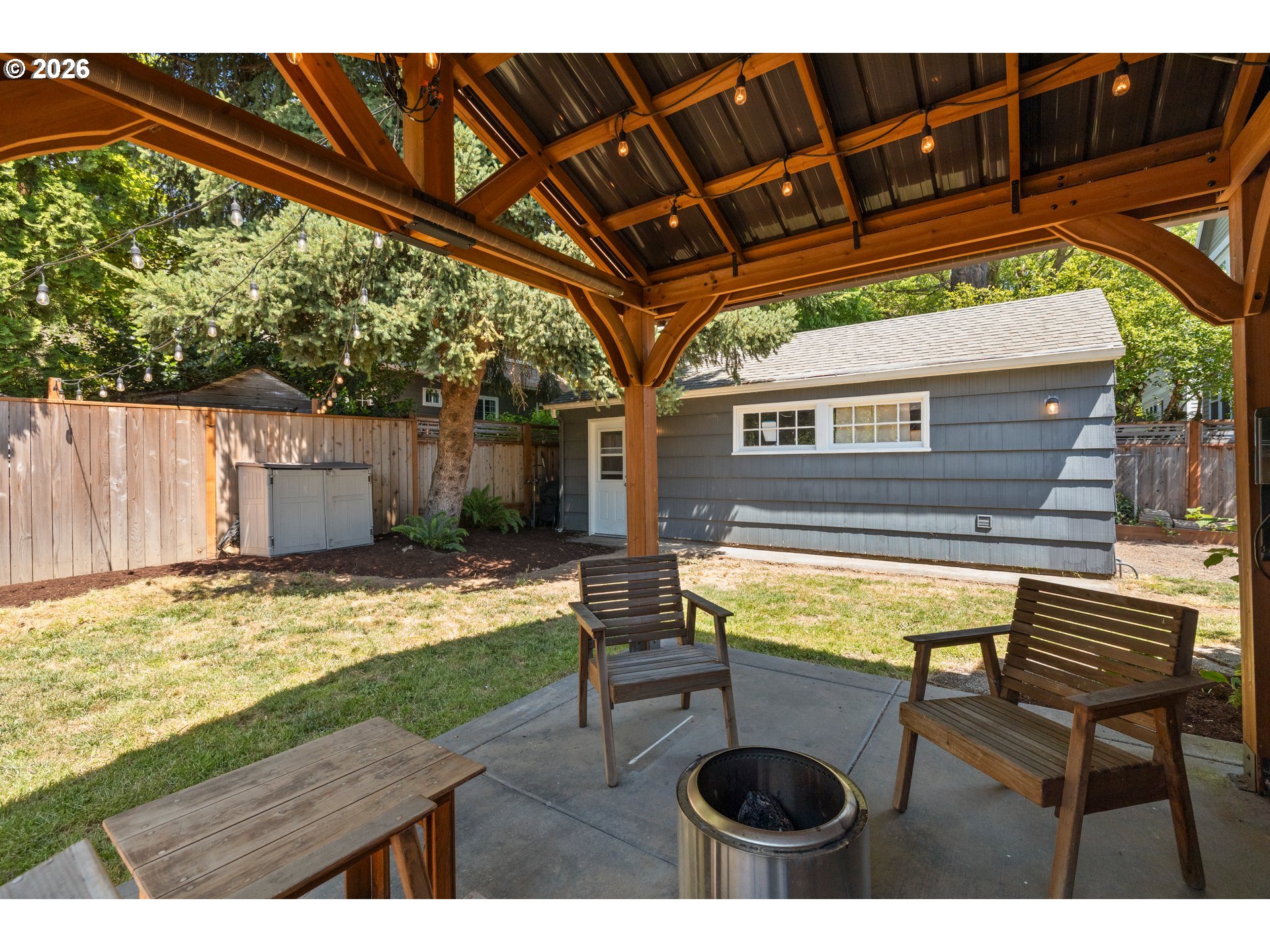 One-level living at its finest in the heart of Eastmoreland Heights! T – image 23