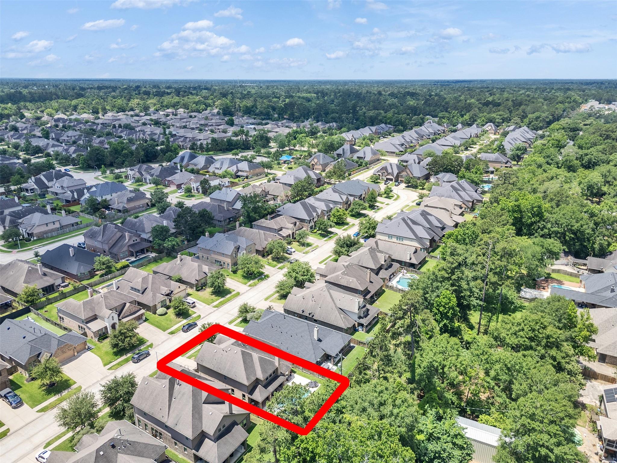 Nestled in a friendly community, this 4-bed, 3.5-bath home offers a pe – image 7