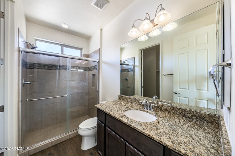 Mountain views, dual primary suites, and Flagstaff living at its fines – image 25