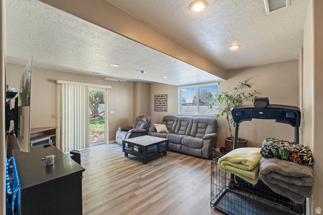 Welcome to 595 Banbury Circle, a well-maintained split-level home loca – image 15