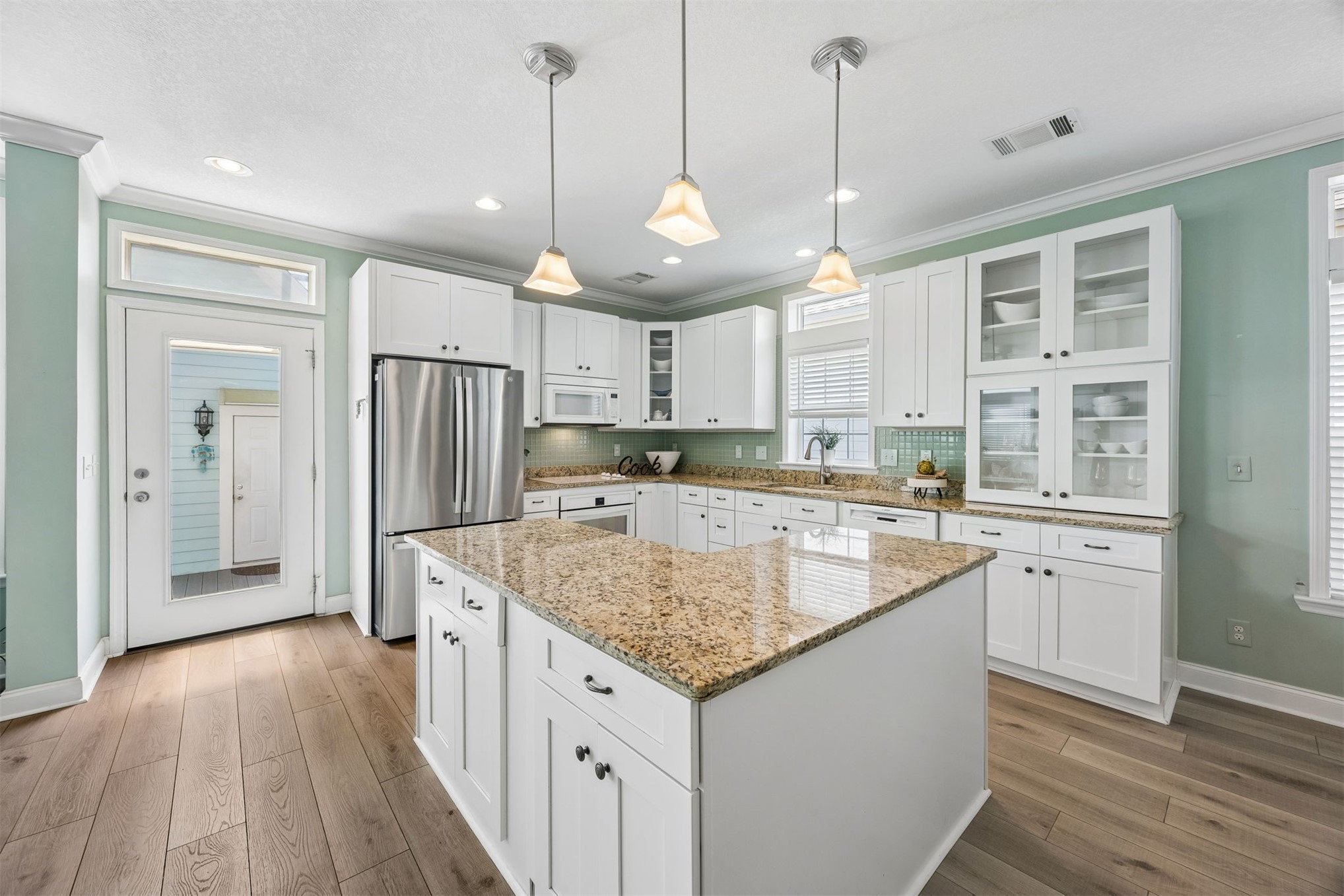NATURE-FILLED, WALKABLE, AND UNLIKE ANYTHING ELSE ON AMELIA ISLAND, Am – image 18