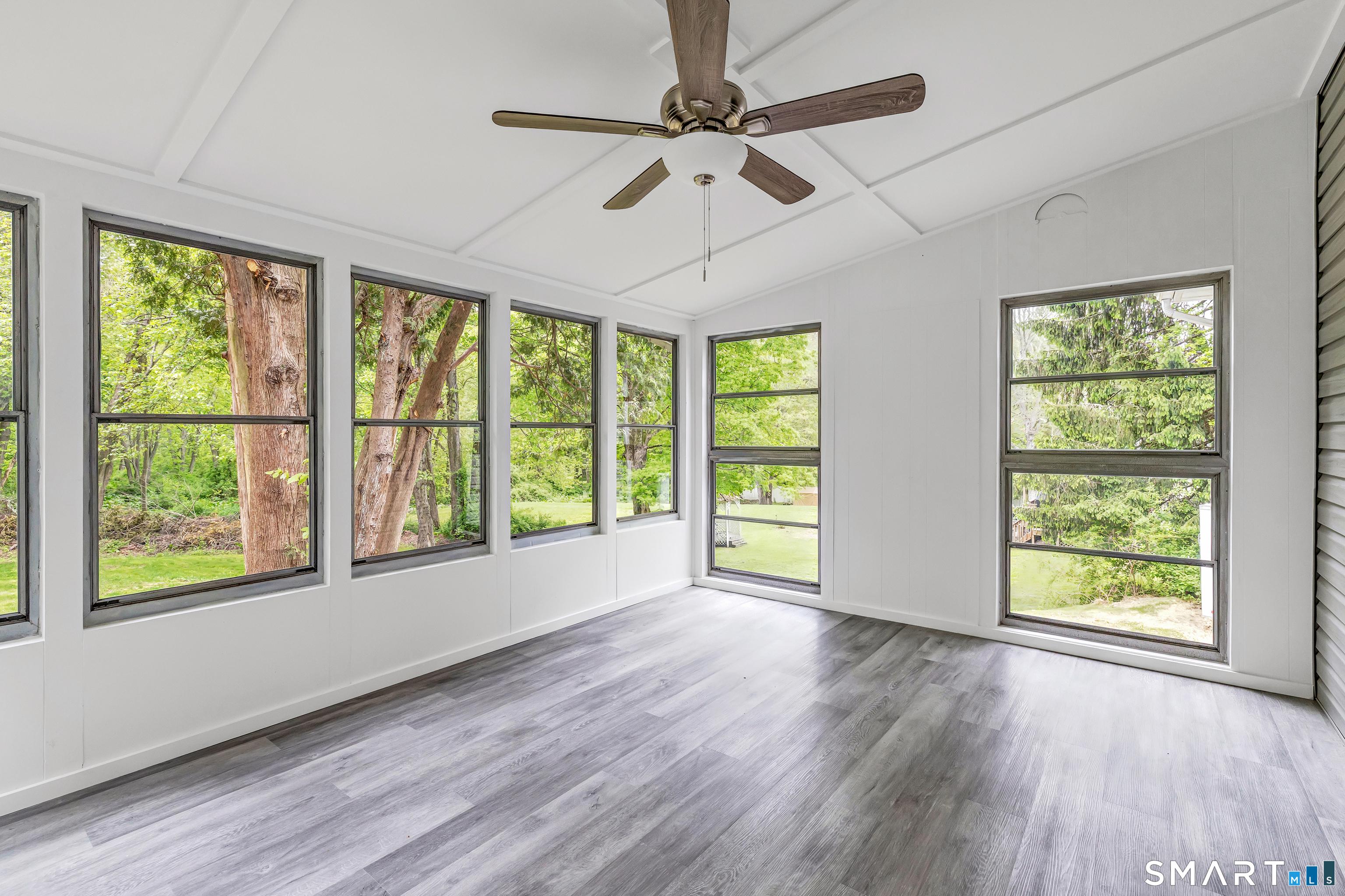 Welcome to 7 Longview Road, located in the desirable Sandy Hook sectio – image 27