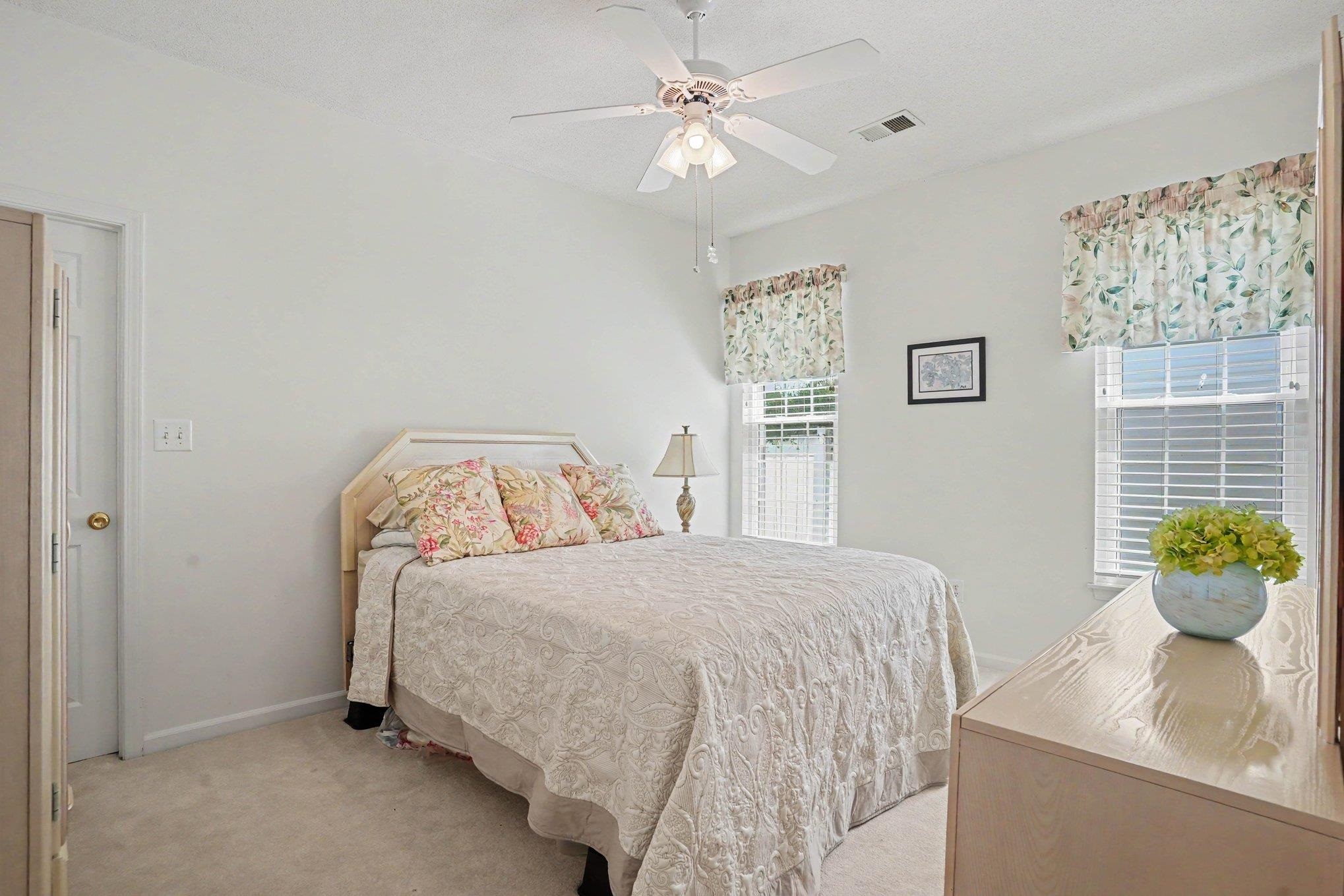Do not miss this gorgeous updated 3 bed 2 bath single level home locat – image 27