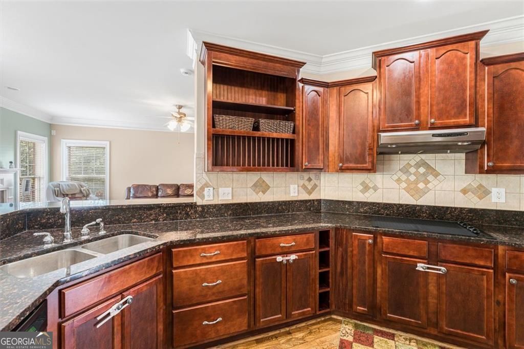 Welcome to 101 Lumby Lane, a stunning 4-sided brick residence in the s – image 35