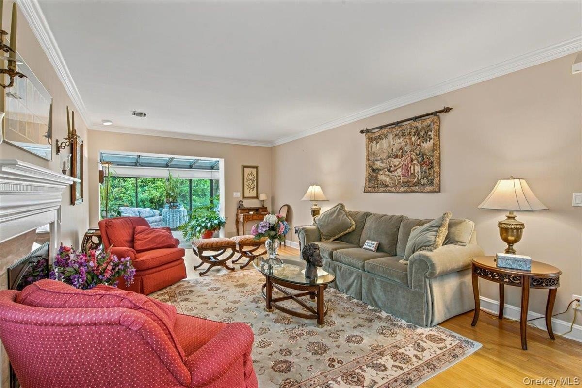 24 24 Overlook Road, Great Neck, New York, 11020, USA, 3 Bedrooms Bedrooms, ,3 BathroomsBathrooms,Residential,For Sale,24 Overlook Road,1018683