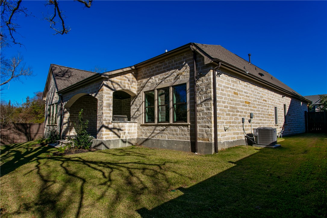 Elegant and refined new construction home located in the esteemed Mira – image 26