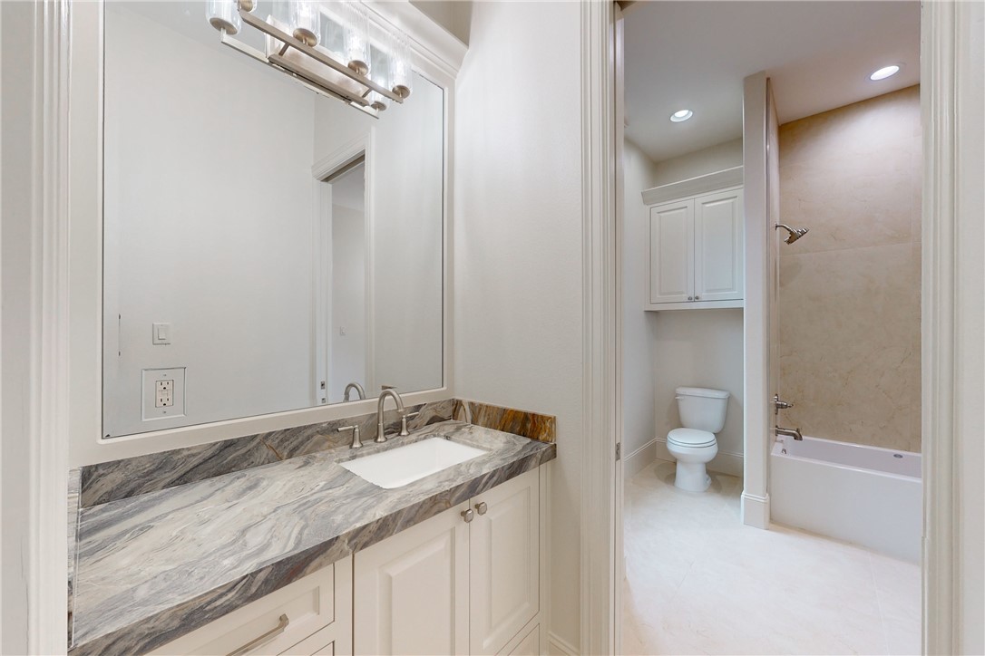Elegant and refined new construction home located in the esteemed Mira – image 19