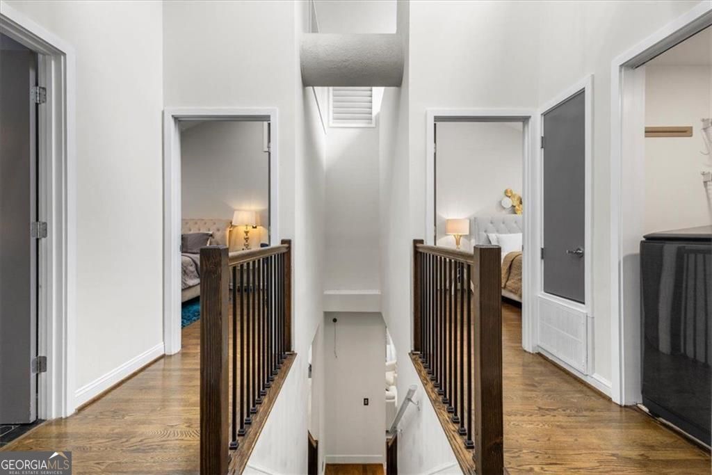 Gracious proportions and well-defined living spaces offer the perfect – image 36