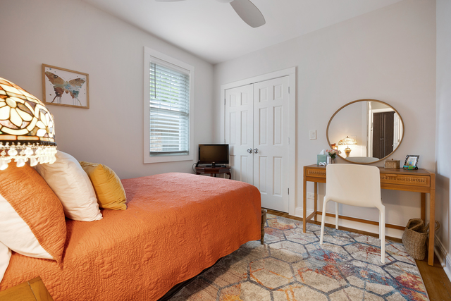Meticulously maintained and thoughtfully updated, this charming Chicag – image 27