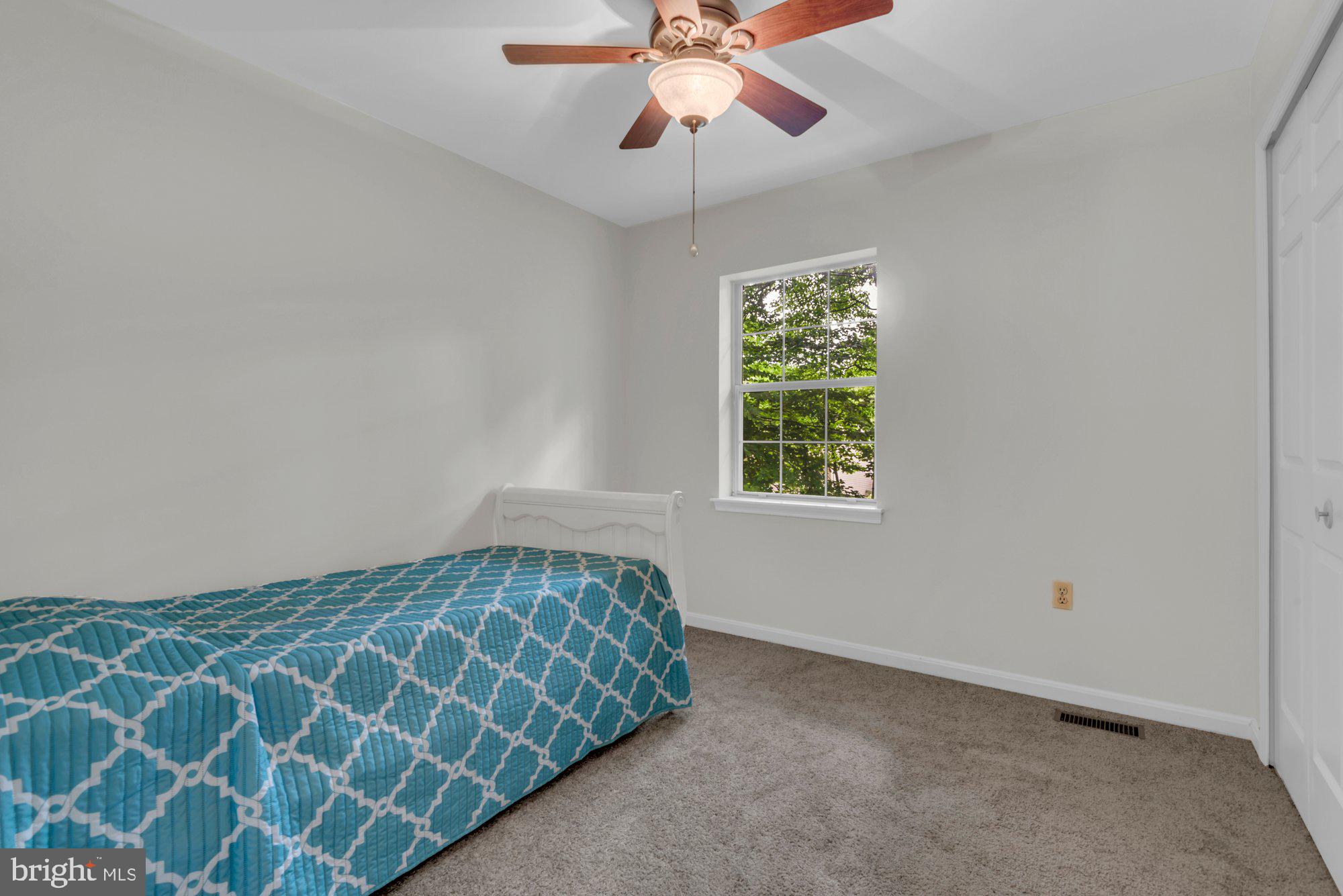 Well Cared for Home in Foxmoor located in a Cul-De-Sac. Fresh Paint, W – image 26