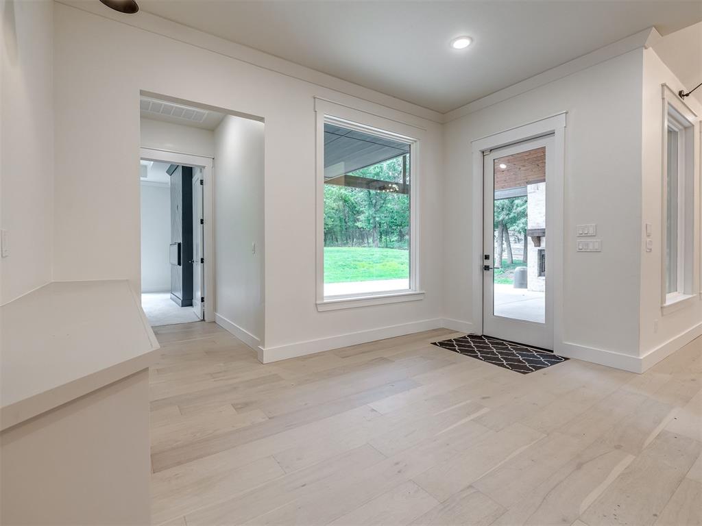 Amid the wooded charm of Arcadia, 12925 Broken Arrow offers a perfect – image 14