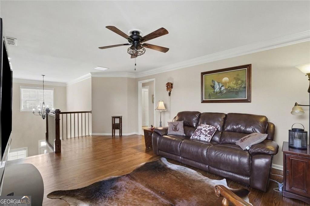 $5000 to BUYERS closing costs with acceptable offer! Beautiful east fa – image 16