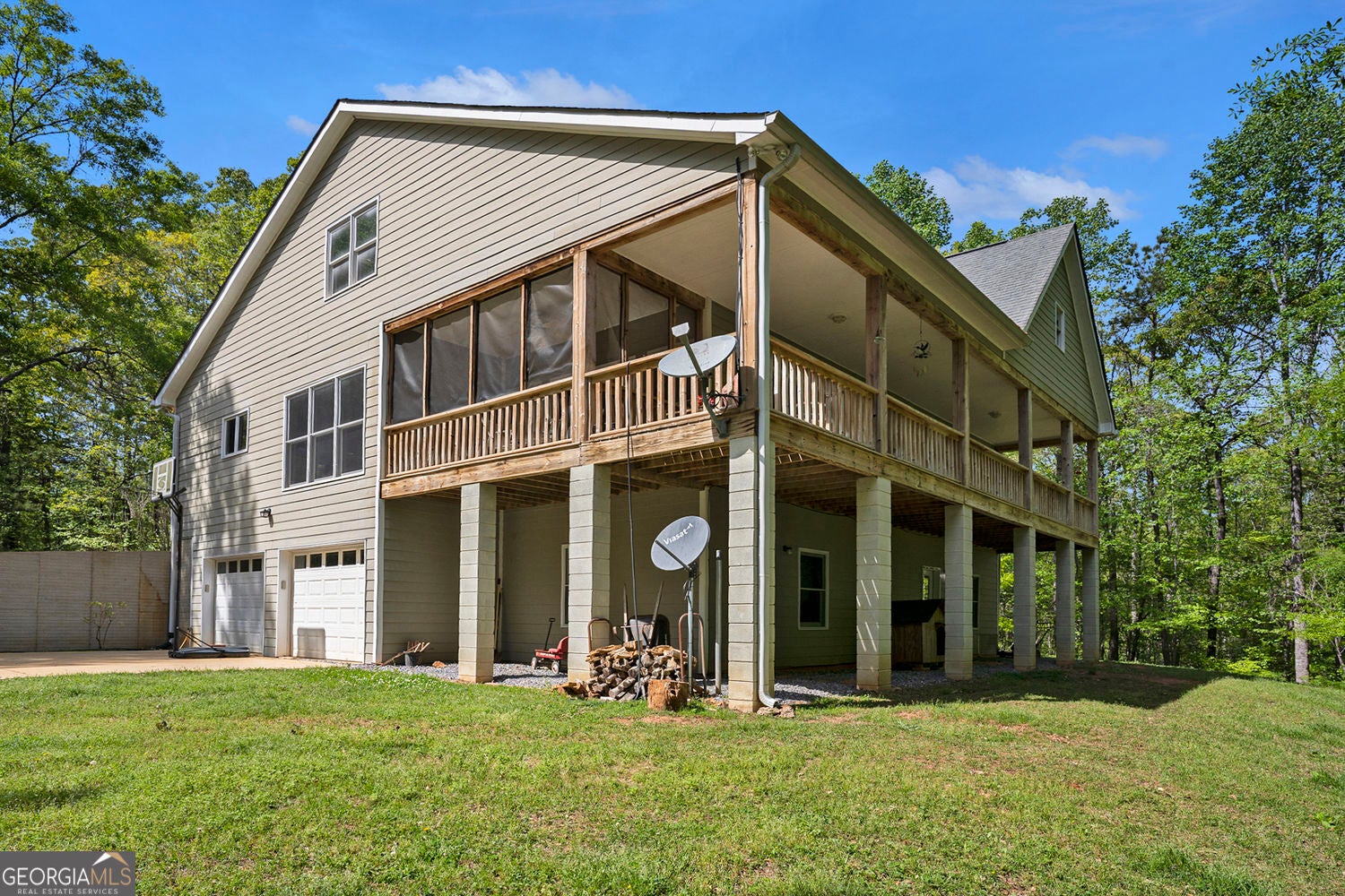 Experience the epitome of country living on this expansive 10+ acre pr – image 40